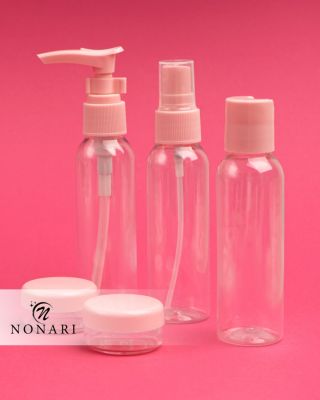 Chystáte se na cesty a chcete ušetřit místo v kufru? 🧳 Pořiďte si znovupoužitelnou sadu plnitelných lahviček na kosmetiku...